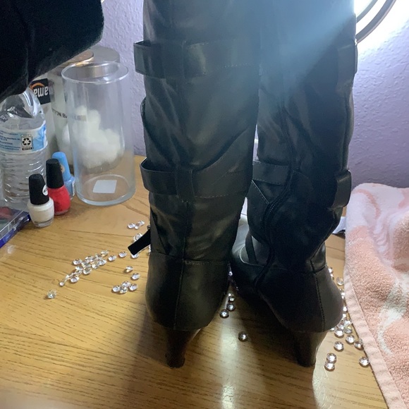 Boots - Picture 4 of 4